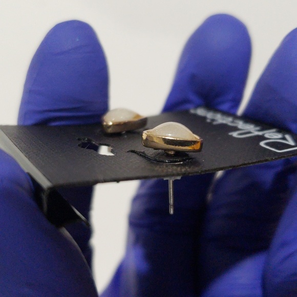 Elegant Gold tone Triangle Stone Stud Earrings Stylish Womne's Fashion Jewlery - Picture 7 of 10